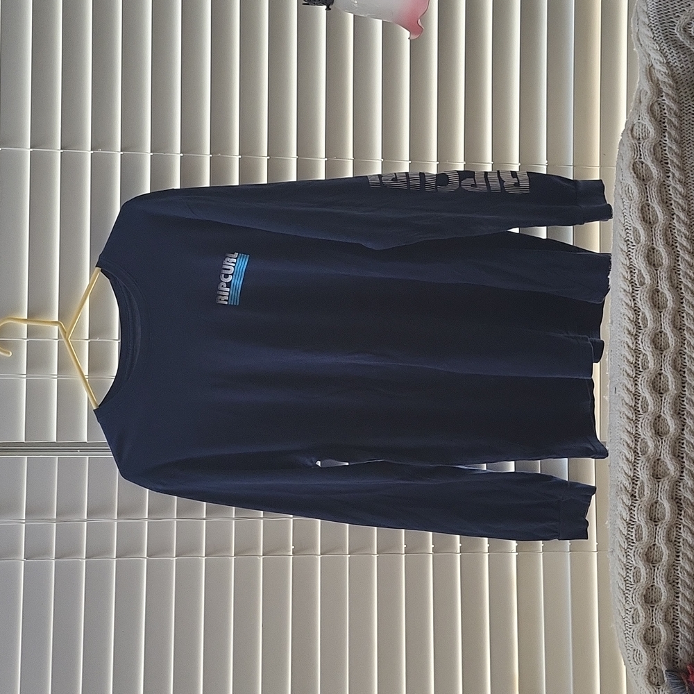 Mens long-sleeved tee